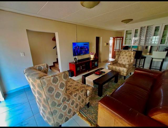 2 BEDROOM TOWNHOUSE FOR SALE IN MONTANA TUINE